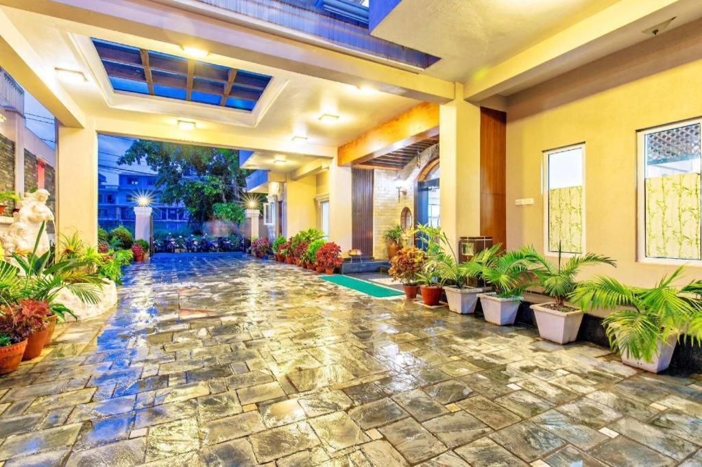 Da Yatra Courtyard Hotel & Resort Pokhara Exterior photo