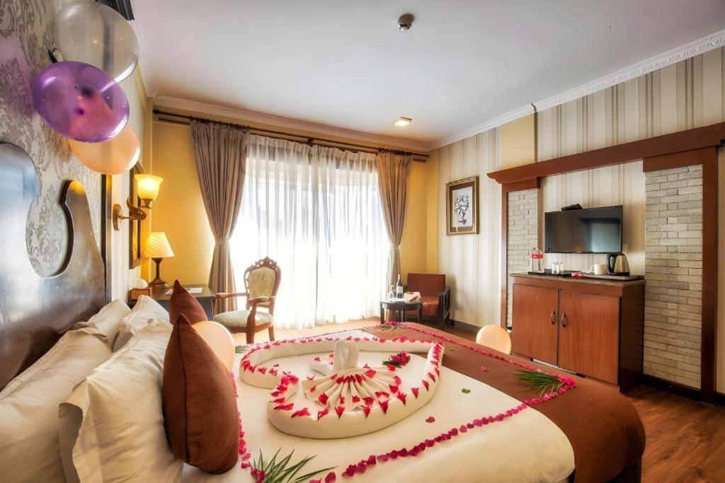 Da Yatra Courtyard Hotel & Resort Pokhara Exterior photo